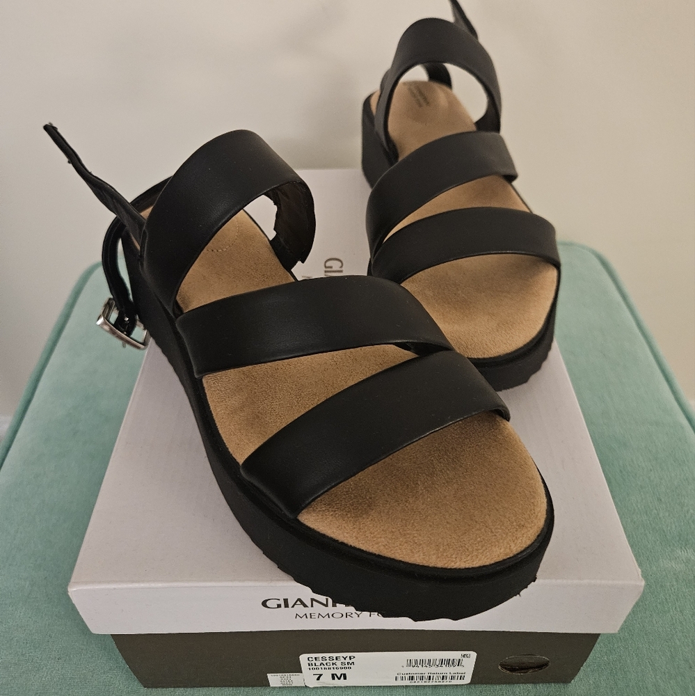 Giani Bernini Black Platform Sandals